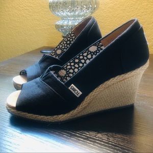 Tom’s wedges Size 8